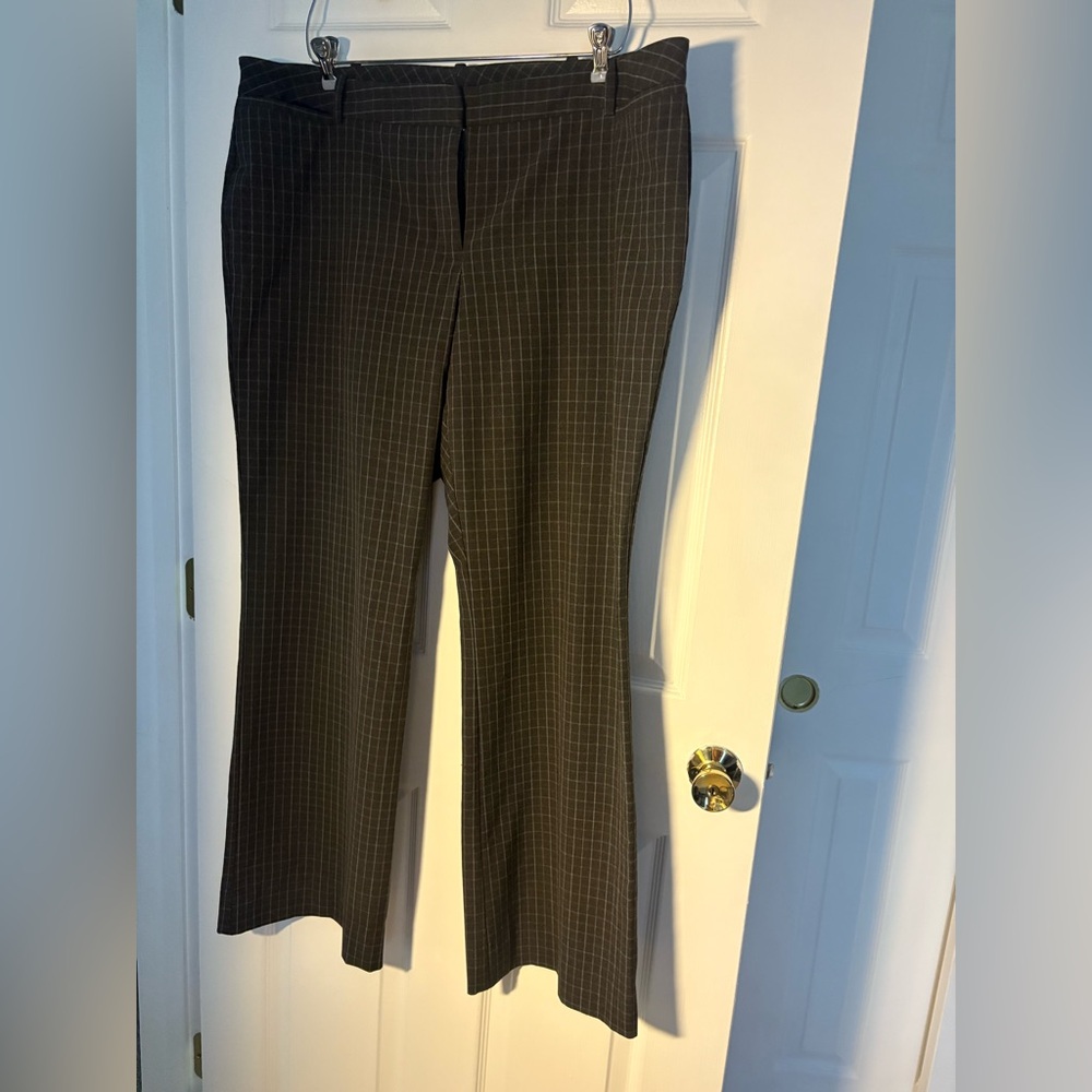 Worthington Women’s Gray Grid Pattern Pants - Picture 6 of 7